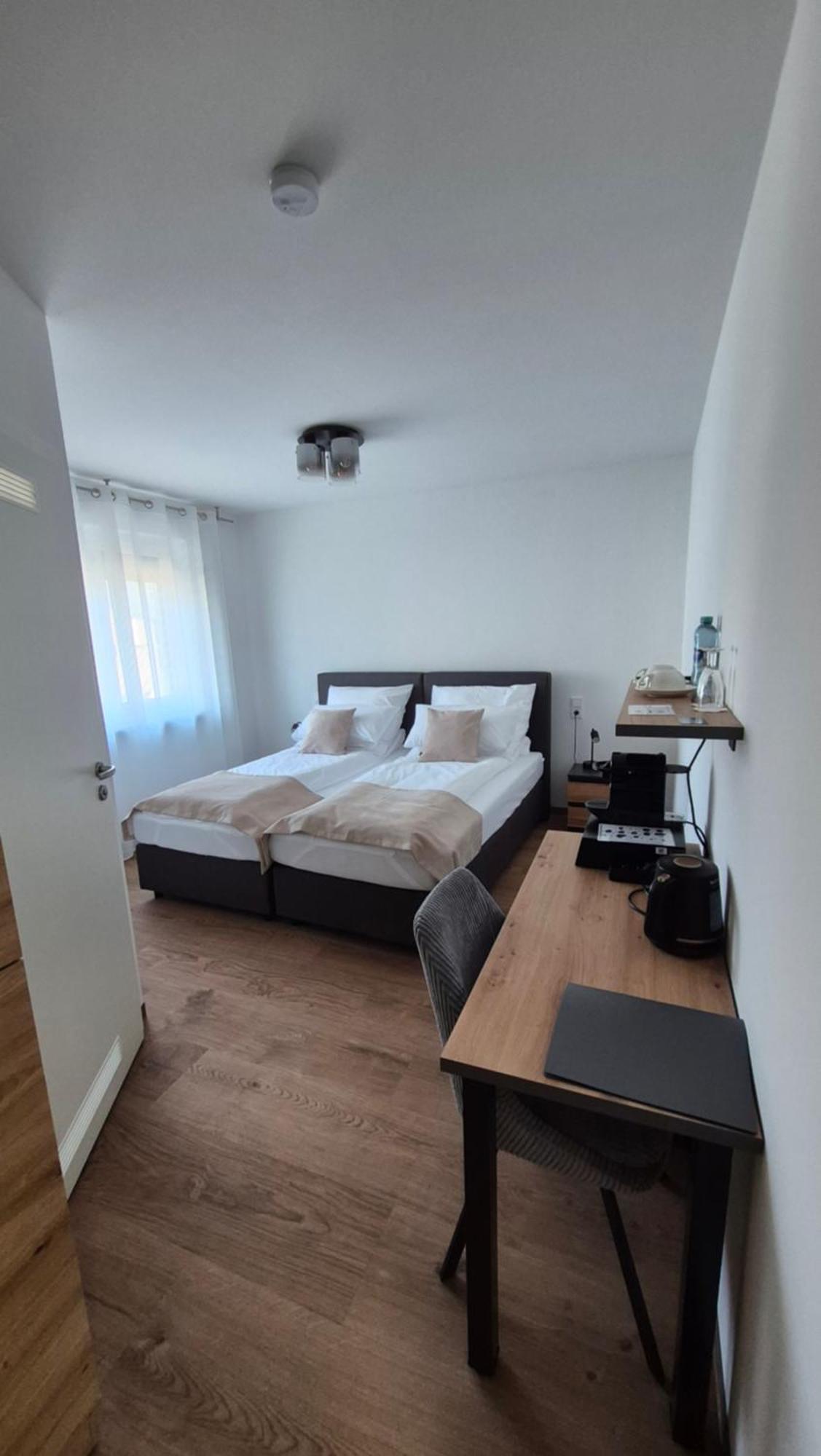 Apartments Seibel Doppel-Zweibettzimmer Mit Bad 罗伊特林根 外观 照片